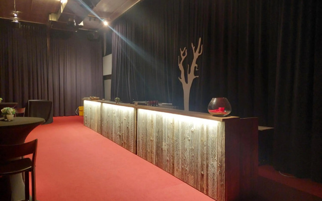 D-Hotel