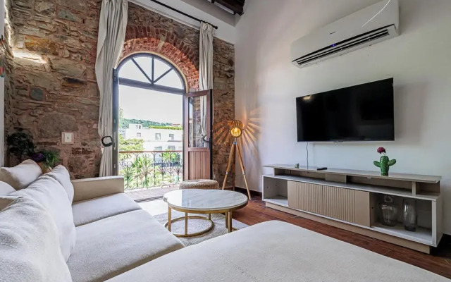 w Grandiose 1BR w Balcony in San Felipe