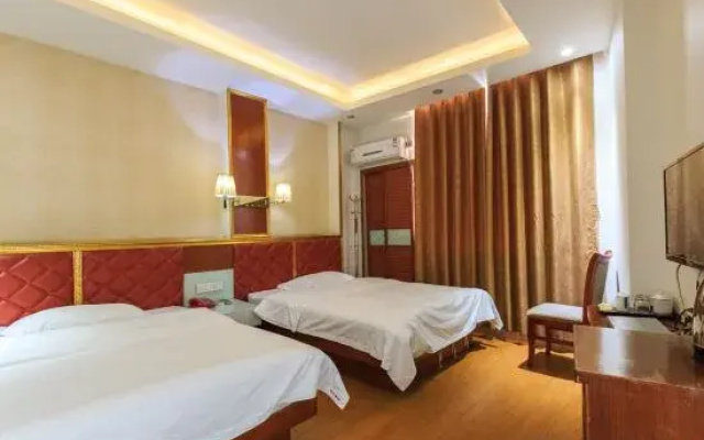 Cenxi Tonghe Hotel