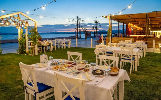 Uras Beach Hotel