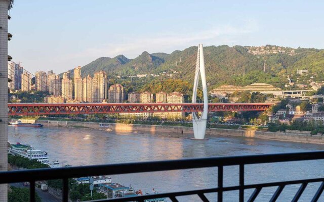 Chongqing Yuzhong·HongYaDong· Locals Apartment 00171430