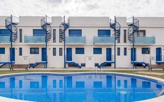 Comfortable Holiday Home in L'ampolla With Swimming Pool