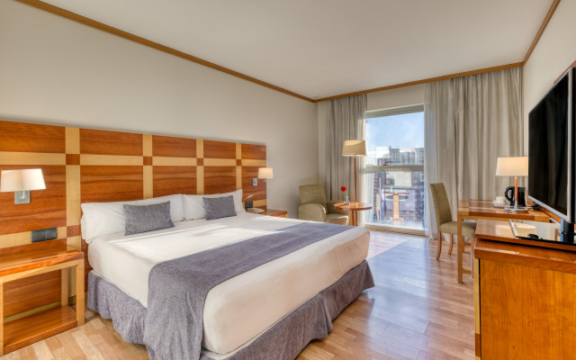 Отель Senator Parque Central