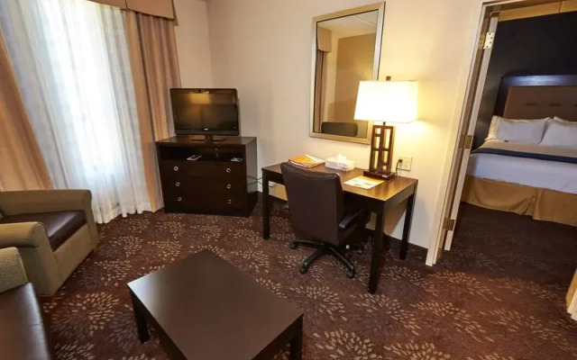 Holiday Inn Express Powless House