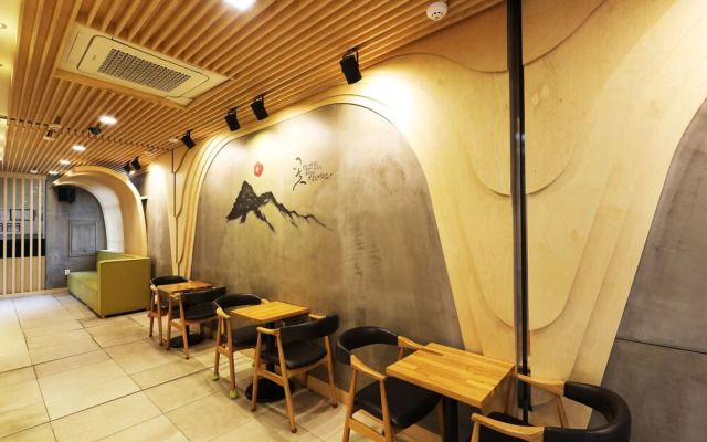Ace Family Hotel