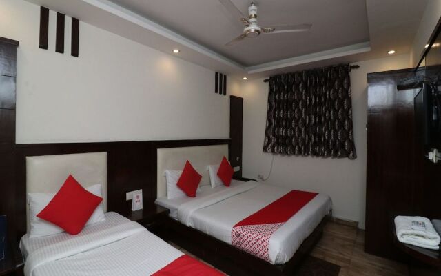 OYO 27823 Hotel Sahib