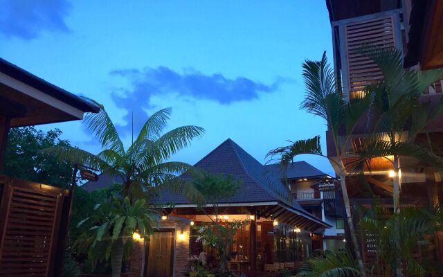 Khum Sai Ngam Hotel & Resort