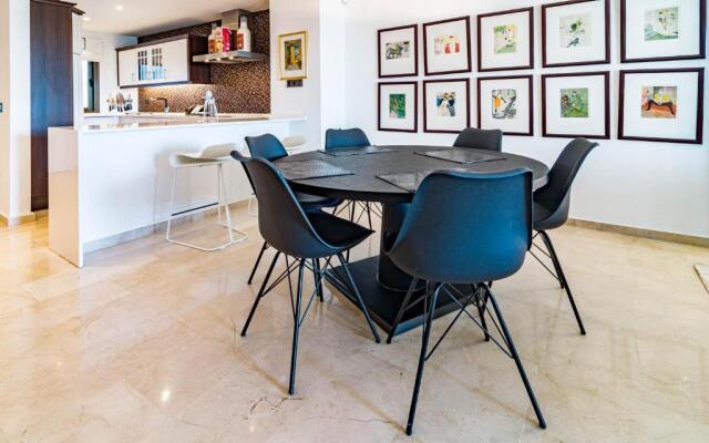 CB1- Sweet flat, shared pool in perfect location