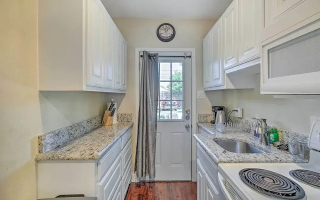 Pet-friendly Dallas Guest House w/ Patio!