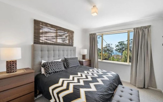 Stylish Family Beach House Walking Distance to 3 Beaches