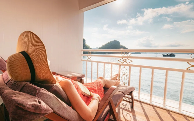 Heritage Line Violet cruise – Ha Long Bay & Lan Ha Bay