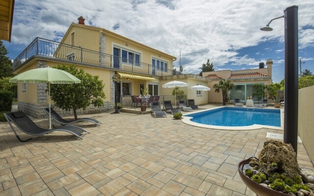 Villa Mary