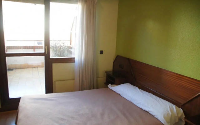 Moon Hostel Bio