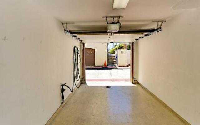 Mission Beach Townhouse by RedAwning