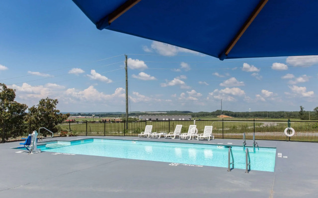 Quality Inn Calera I-65 exit 231