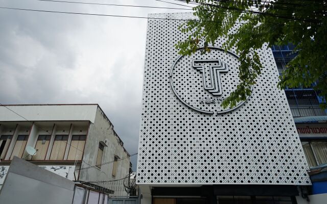 T Hostel at Victory Monument