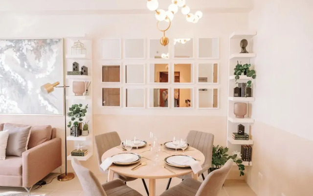 A Luxurious 1BR Apartment