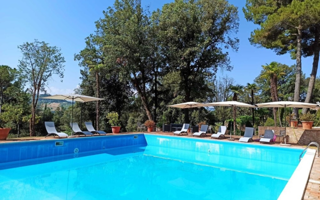 Apartment for 6 People in Villa Luzi Farmhouse