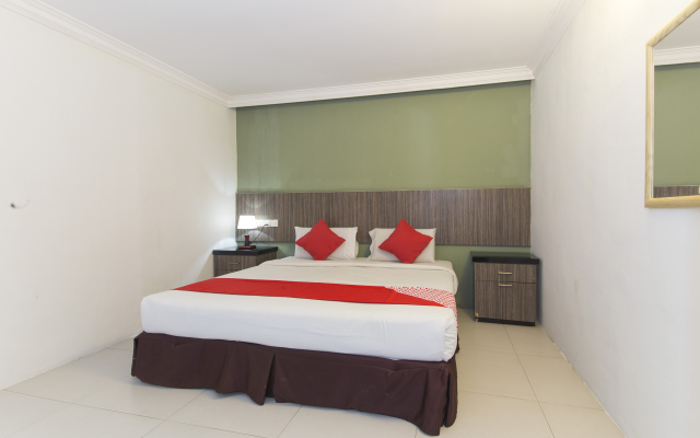 Super OYO 443 Crystal City Hotel