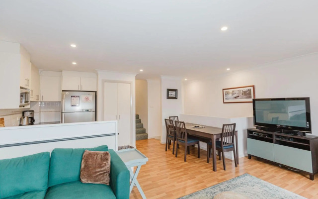 Pentagon 2/65 Gippsland Street