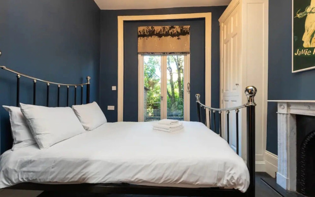 Charming 2 Bedroom House in Angel