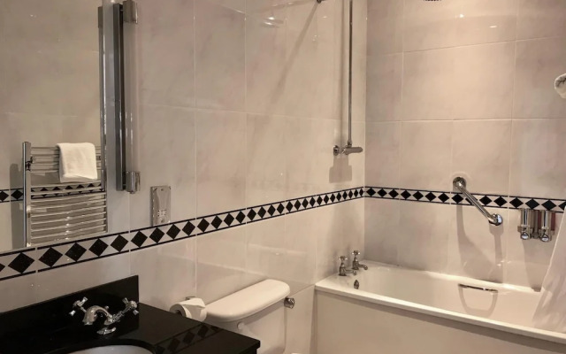 Loftsome Bridge Hotel