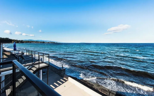 Qualicum Beach Ocean Suites