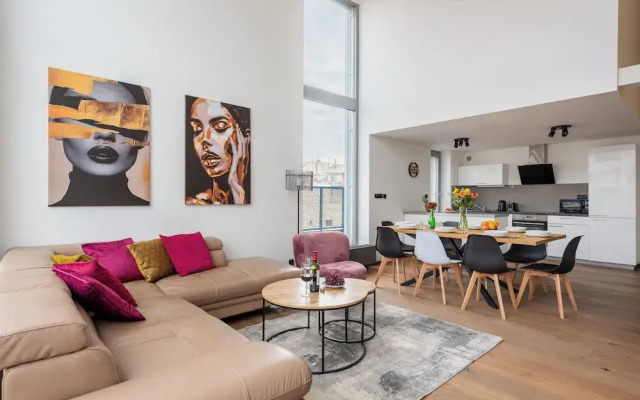 Modern Penthouse with 3-bedrooms