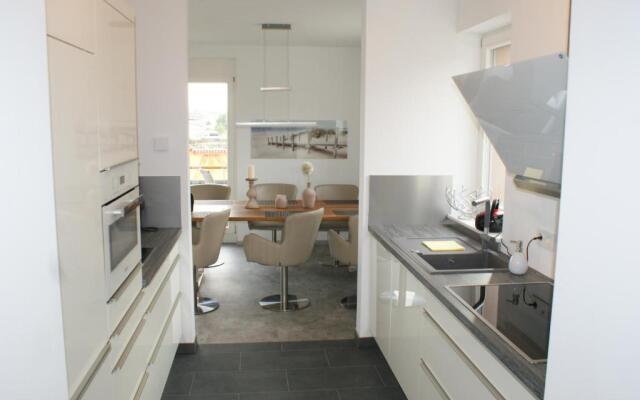 Hafenpanorama mit Meerblick & Parkplatz - ABC173