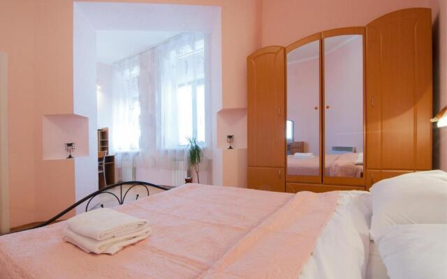 Home Hotel Apartments on Mykhailivska Square - Kiev