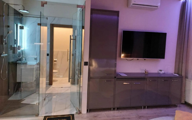 Silver Dawn Apartments