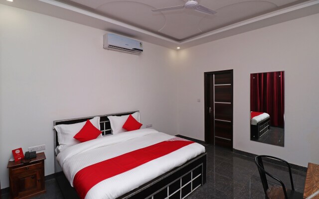 OYO 28576 Laxmi Residency