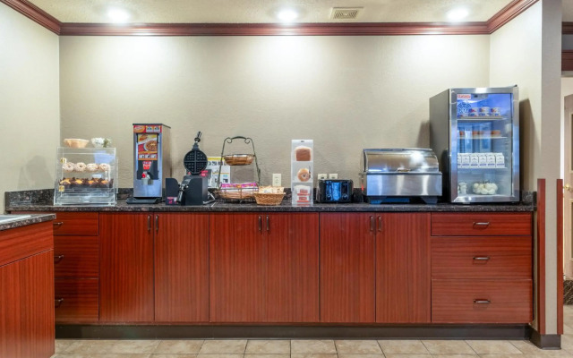 Norland Inn and Suites Roseau