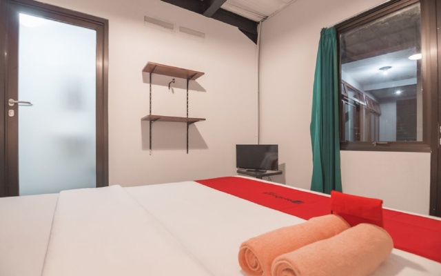 RedDoorz @ Rumah Kiboku – Guest Rooms – Bandung