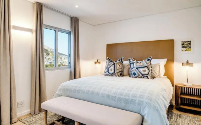 2bed Mouille Point Apartment w Amazing Cape Views