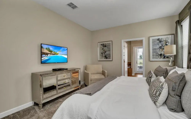 Champions Gate 9 Bedroom Villa with Pool & Spa