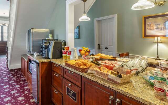 Essex Street Inn & Suites, Ascend Hotel Collection