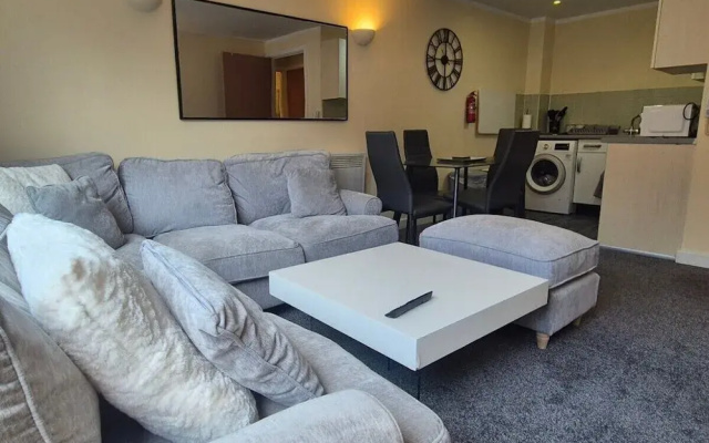 Stylish 1BR Flat Next to Hockley