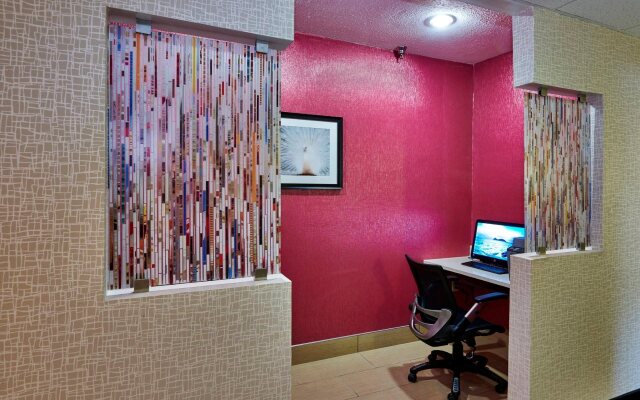 Holiday Inn Express & Suites Birmingham South - Pelham by IHG