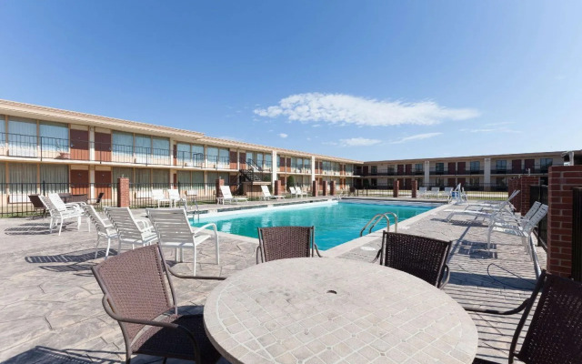 OYO Hotel Oklahoma City South I-35 and SE 29th