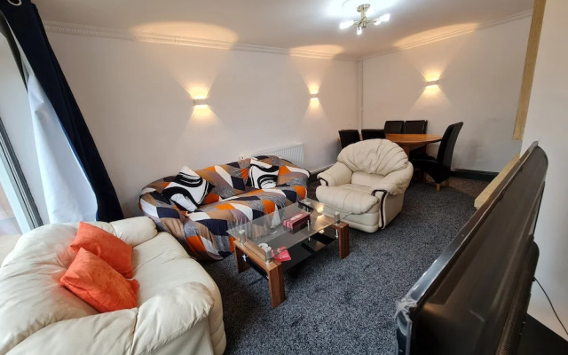 2-bed House Bungalow in Bristol