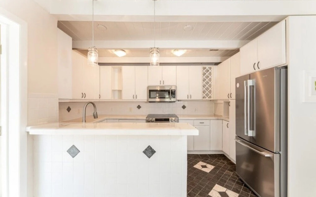 Tropical Siesta 2 Bedroom Home by RedAwning