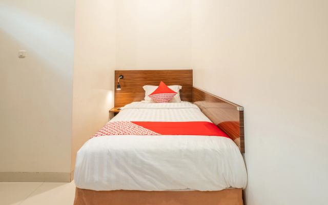 OYO Flagship 1308 Darmo Residence