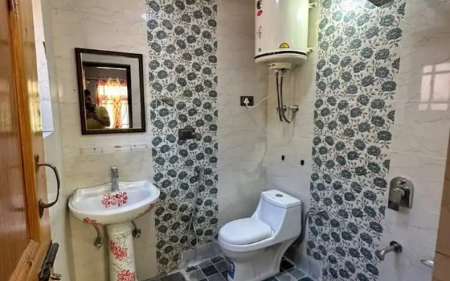 Goroomgo Hotel Zulfikar Srinagar