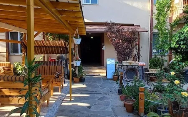 Rose Pension