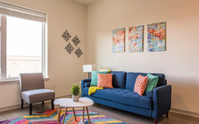 FRONTDESK Main & Clay Apts Butcḣertown Louisville