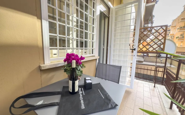 Lovely Design Apartment With Balcony