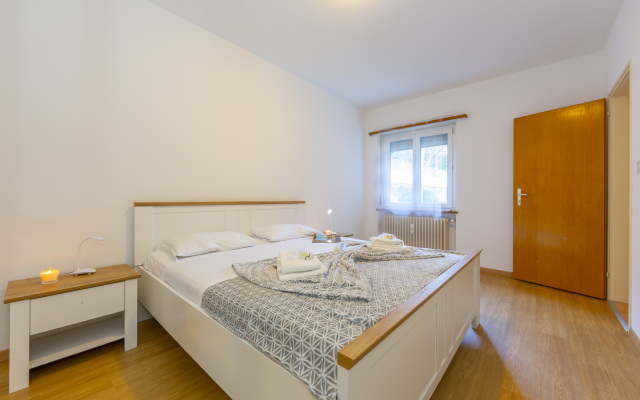 Garden on the lake 2