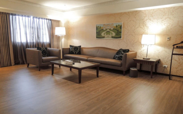 Hotel June