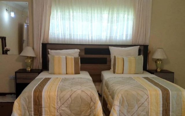 Guesthouse With Green Garden and Pool - 2102